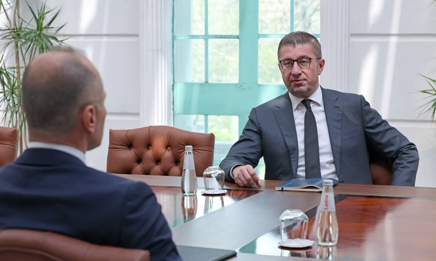 Средба премиерот  Христијан  Мицковски и Венко Филипче