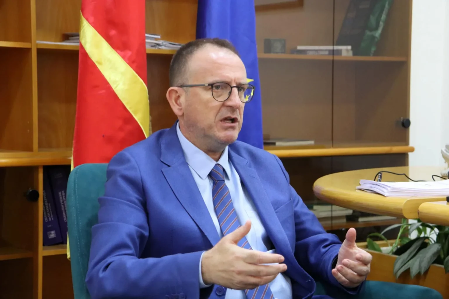 ВМРО-ДПМНЕ: Кога ќе те фатат – пееш што ќе ти кажат: Таравари во скутот на Ахмети